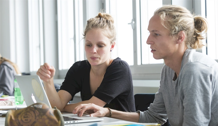 Bildung ermöglichen und durchführen auf Augenhöhe